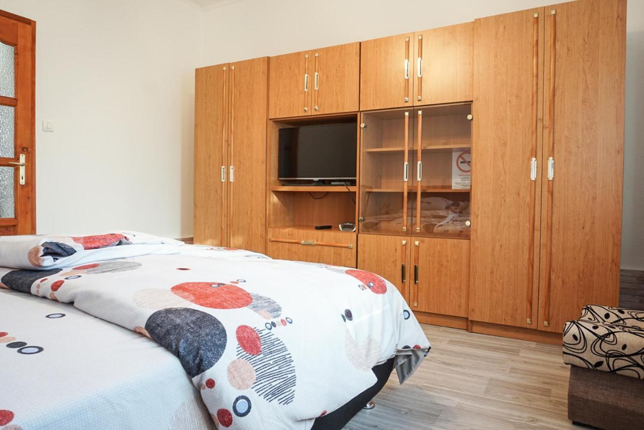 Apartman Spacious House In The Outskirts Of *
